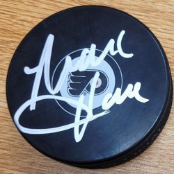 Autographed MARK HOWE Philadelphia Flyers Hockey Puck