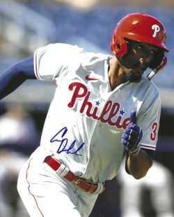 AUTOGRAPHED CARLOS DE LA CRUZ  8X10 Philadelphia Phillies Photo