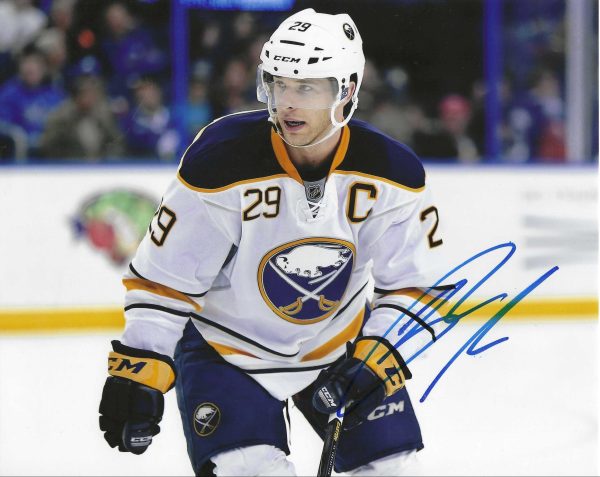 Autographed JASON POMINVILLE 8X10 Buffalo Sabres Photo