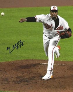AUTOGRAPHED YENNIER CANO 8x10 Baltimore Orioles Photo