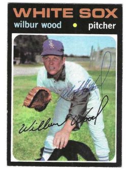 Autographed WILBUR WOOD Chicago White Sox 1971 Topps Card
