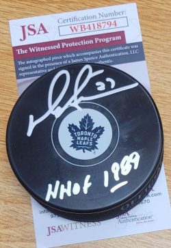 Autographed DARRYL SITTLER "HHOF 1989" Toronto Maple Leafs Hockey Puck JSA Witness