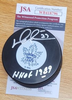 Autographed DARRYL SITTLER "HHOF 1989" Toronto Maple Leafs Hockey Puck JSA Witness
