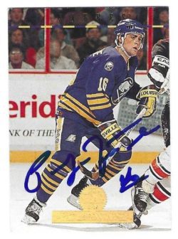 Autographed PAT LAFONTAINE Buffalo Sabres 1994-95 Leaf card