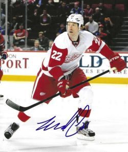 Autographed MIKE COMMODORE 8X10 Detroit Red Wings Photo