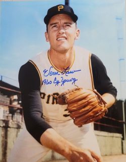 Autographed VERN LAW "1960 Cy Young" 11x14 Pittsburgh Pirates Photo
