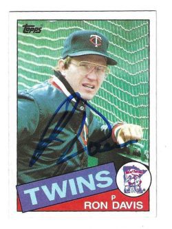 Autographed RON DAVIS Minnesota Twins 1985 Topps Card
