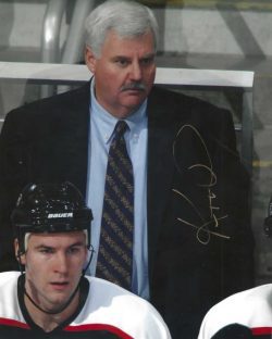 Autographed KEN HITCHCOCK 8x10 Philadelphia Flyers Photo