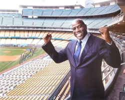 Autographed MAGIC JOHNSON 16X20 Los Angeles Dodgers Photo