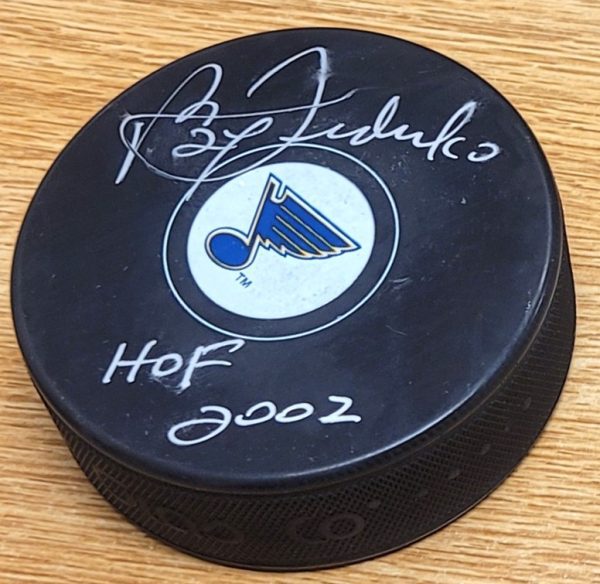 Autographed BERNIE FEDERKO "HOF 2002" St. Louis Blues Hockey Puck