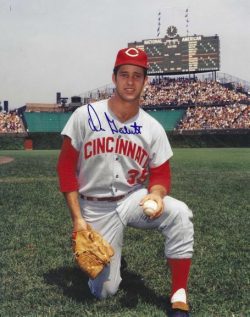 AUTOGRAPHED DON GULLETT 8x10 Cincinnati Reds Photo