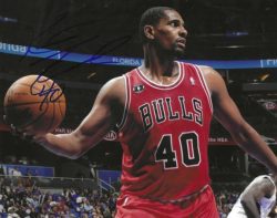 Autographed KURT THOMAS 8x10 Chicago Bulls Photo