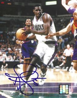 Autographed TIM THOMAS 8X10 Milwaukee Bucks Photo