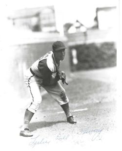 AUTOGRAPHED LESLIE BILL FLEMING 8X10 Chicago Cubs Photo