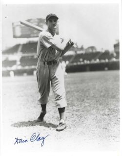 AUTOGRAPHED DAIN CLAY 8X10 Cincinnati Reds Photo