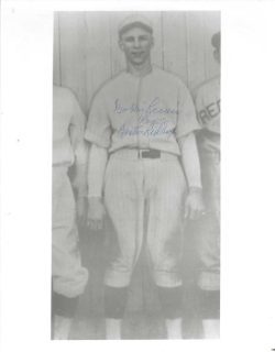 AUTOGRAPHED BOBBY REEVES 8X10  Boston Red Sox photo