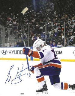 Autographed BO HORVAT 8x10 New York Islanders Photo