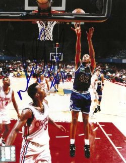 Autographed DONYELL MARSHALL 8x10 Timberwolves Photo