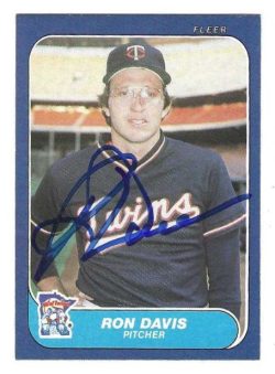 Autographed RON DAVIS Minnesota Twins 1986 Fleer Card