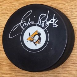 Autographed GORDIE ROBERTS Pittsburgh Penguins Hockey Puck