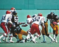 Autographed CHARLIE HALL 8X10 Cleveland Browns Photo