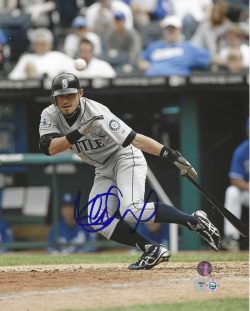 AUTOGRAPHED ICHIRO SUZUKI 8X10 Seattle Mariners Photo HOF