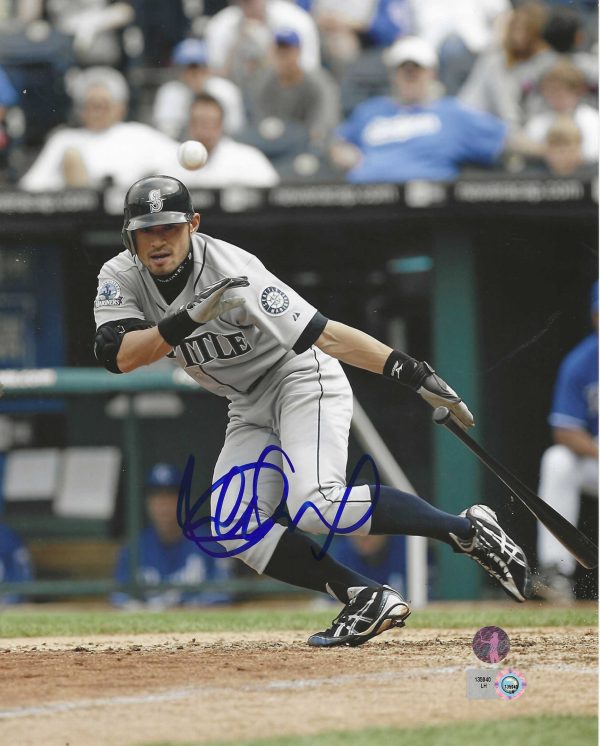 AUTOGRAPHED ICHIRO SUZUKI 8X10 Seattle Mariners Photo HOF