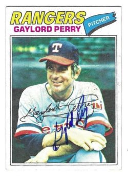 Autographed GAYLORD PERRY Texas Rangers 1977 Topps Card