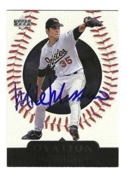 Autographed MIKE MUSSINA Baltimore Orioles 1999 Upper Deck Ovation Card