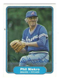 Autographed PHIL NIEKRO Atlanta Braves 1982 Fleer Card
