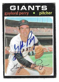 Autographed GAYLORD PERRY San Francisco Giants 1971 Topps Card