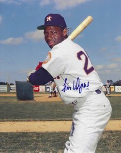 AUTOGRAPHED JIM WYNN 8x10 Houston Astros Photo