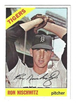 Autographed RON NISCHWITZ  Detroit Tigers 1966 Topps Card