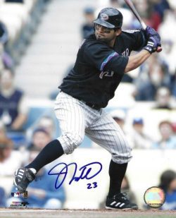 Autographed JOHNNY ESTRADA 8X10 Arizona Diamondbacks Photo