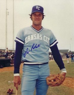 AUTOGRAPHED LEON ROBERTS 8X10 Kansas City Royals photo