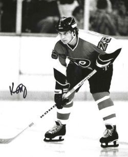 Autographed KEVIN MCCARTHY 8X10 Philadelphia Flyers Photo