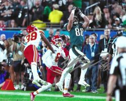 Autographed DALLAS GOEDERT 8x10 Philadelphia Eagles Photo
