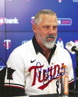 AUTOGRAPHED DEREK SHELTON 8X10 Minnesota Twins photo