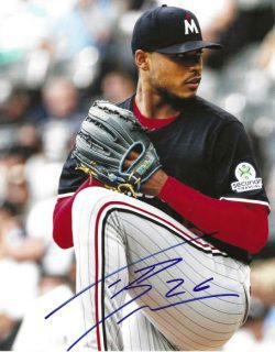 AUTOGRAPHED TAJ BRADLEY 8X10 Minnesota Twins photo