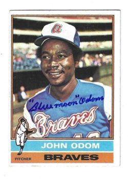 Autographed JOHN ODOM Atlanta Braves 1976 Topps Card