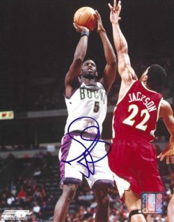 Autographed TIM THOMAS 8X10 Milwaukee Bucks Photo