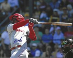 AUTOGRAPHED FELIX REYES Philadelphia Phillies 8x10 Photo