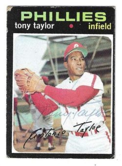 Autographed TONY TAYLOR Philadelphia Phillies 1971 Topps Card
