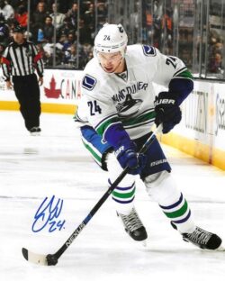 Autographed ADAM CRACKNELL 8X10 Vancouver Canucks Photo