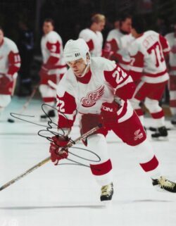 Autographed DINO CICCARELLI 8X10 Detroit Red Wings Photo