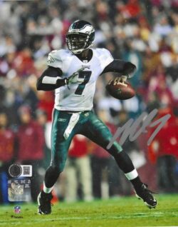 Autographed 8x10 MICHAEL VICK Philadelphia Eagle Photo Beckett