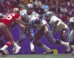Autographed JOHN NILAND 8x10 Dallas Cowboys Photo