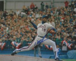 AUTOGRAPHED DOC GOODEN 8X10 New York Mets photo